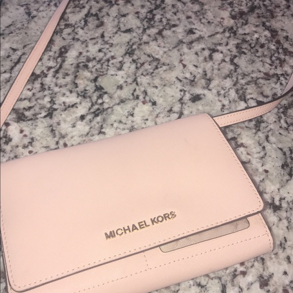 Michael Kors Handbags - Michael Kors Crossbody Wallet clutch